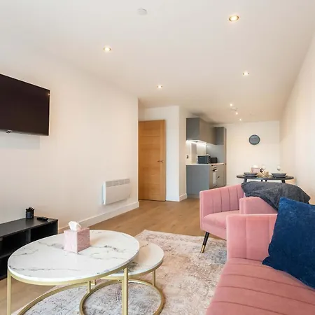 Modern & Spacious 1 Bedroom In