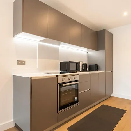 Modern & Spacious 1 Bedroom In