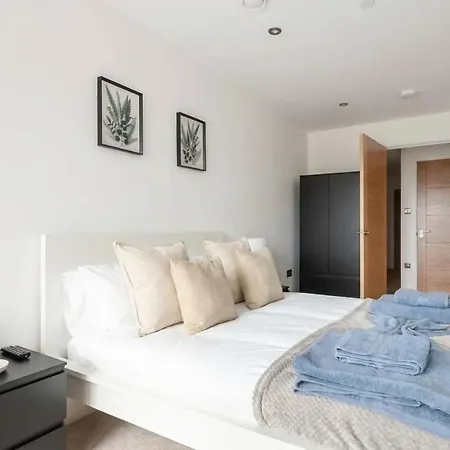 Modern & Spacious 1 Bedroom In 아파트 리즈