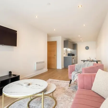 아파트 Modern & Spacious 1 Bedroom In *