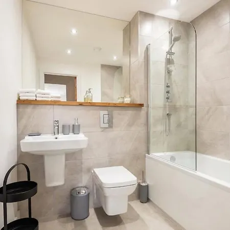 Modern & Spacious 1 Bedroom In