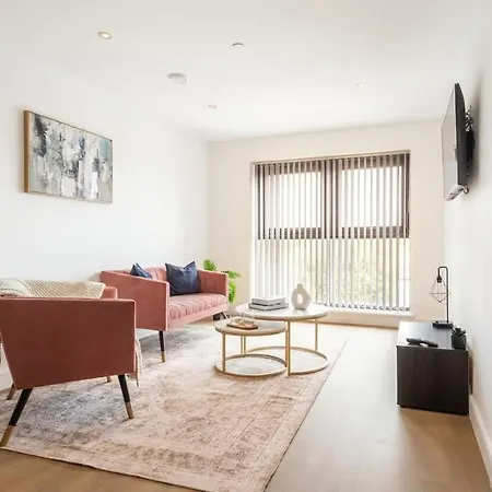Modern & Spacious 1 Bedroom In * 리즈