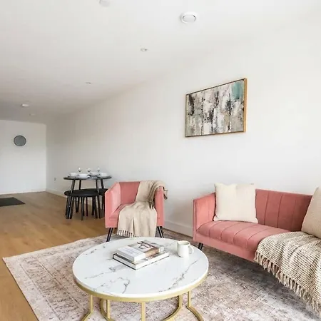 Modern & Spacious 1 Bedroom In