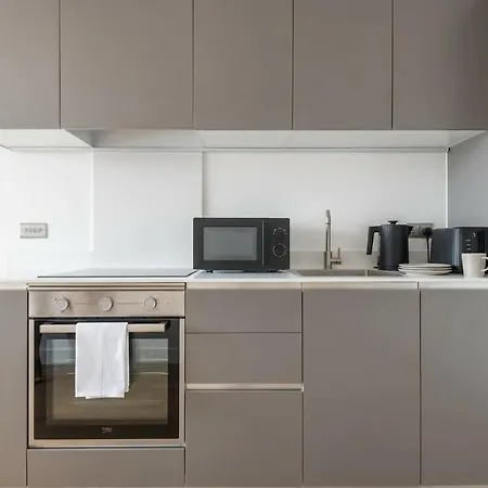 Modern & Spacious 1 Bedroom In 아파트 *