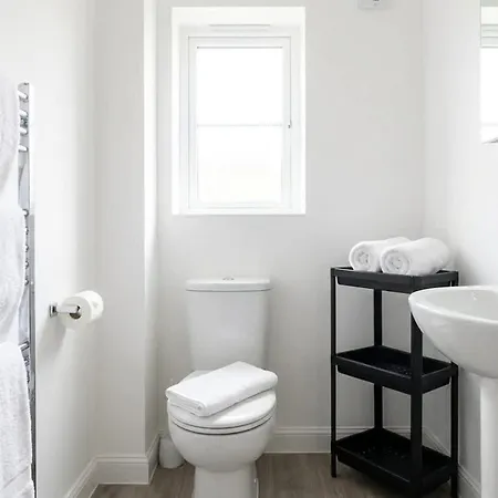 Modern & Spacious 1 Bedroom In 리즈