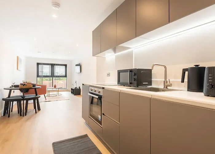 Modern & Spacious 1 Bedroom In Апартаменти Лідс