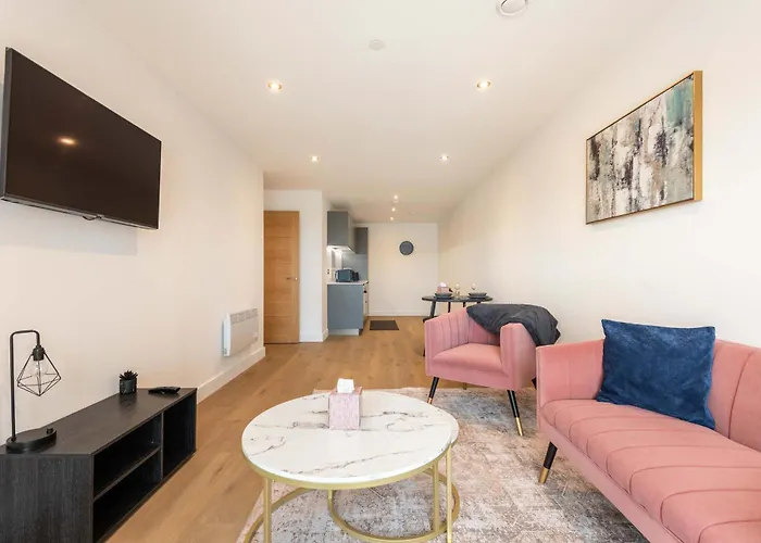 Modern & Spacious 1 Bedroom In Апартаменти