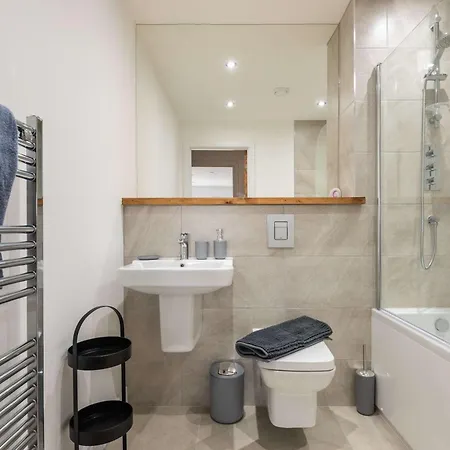 דירה Modern & Spacious 1 Bedroom In *