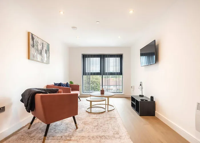 Modern & Spacious 1 Bedroom In *