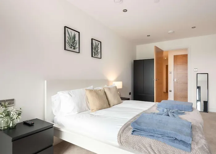 Modern & Spacious 1 Bedroom In *